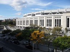 Der Grand Concourse am Yankee Stadium in der Bronx